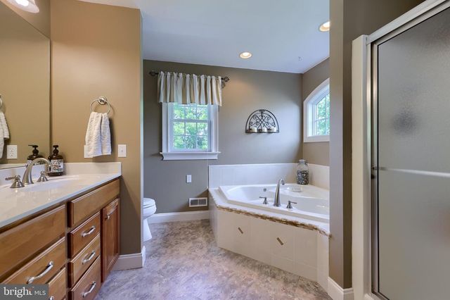 391 ECKER DR, Lititz, PA 17543