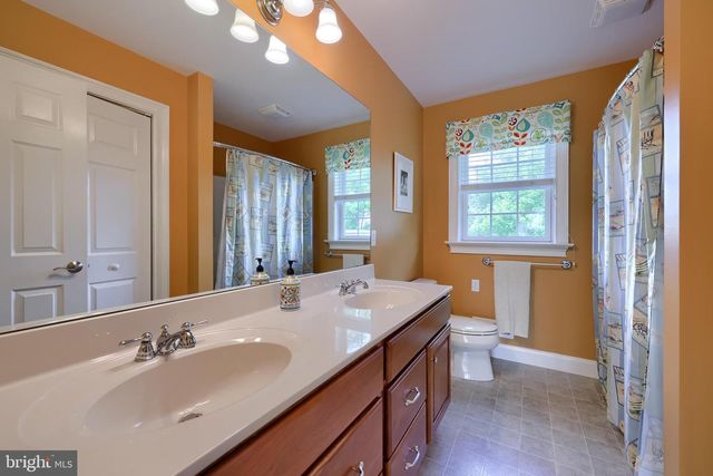 391 ECKER DR, Lititz, PA 17543