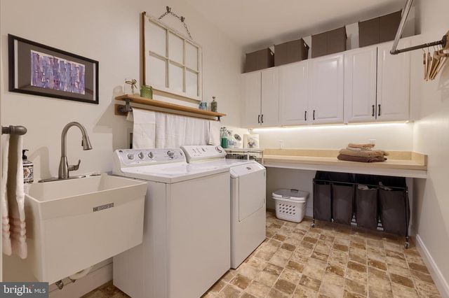 391 ECKER DR, Lititz, PA 17543