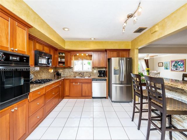 939 Washington Street, Hollywood, FL 33019