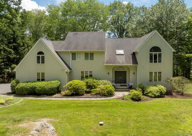 12 Hilltop Road, Waccabuc, NY 10597