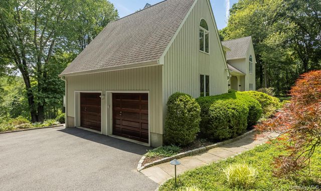 12 Hilltop Road, Waccabuc, NY 10597