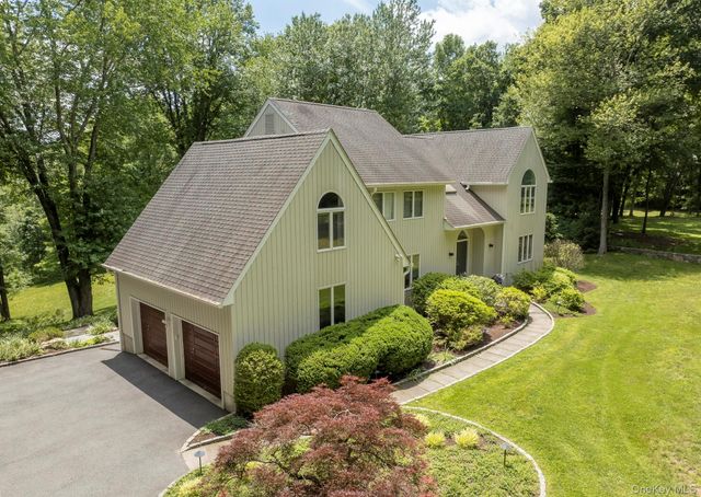 12 Hilltop Road, Waccabuc, NY 10597