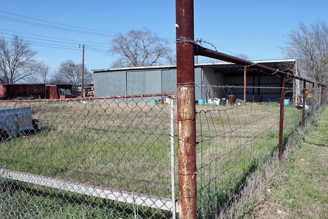 1406 S Commerce ST S, Lockhart, TX 78644