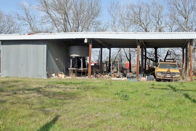1406 S Commerce ST S, Lockhart, TX 78644