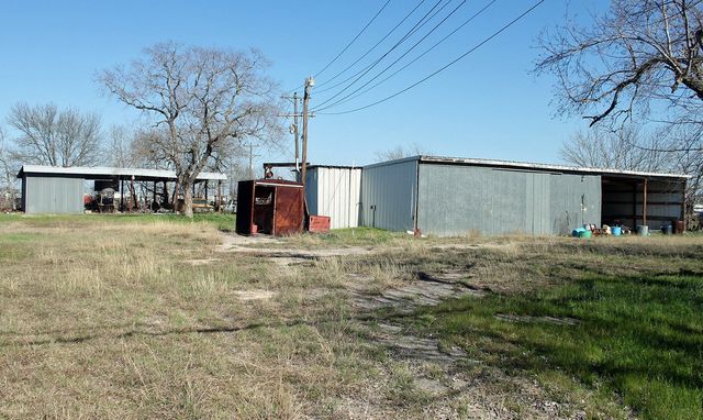 1406 S Commerce ST S, Lockhart, TX 78644