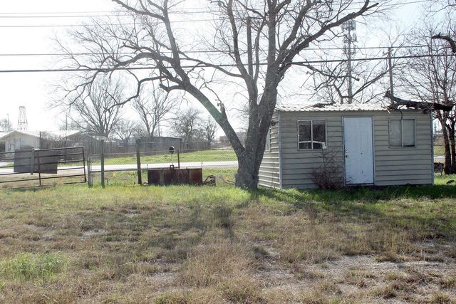 1406 S Commerce ST S, Lockhart, TX 78644