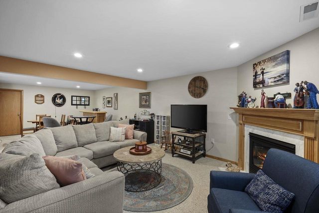 6217 Sharpsburg Drive, Madison, WI 53718