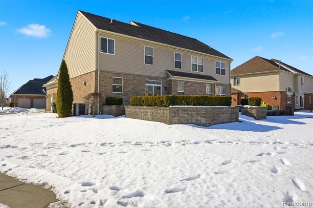 42575 Silverwood Drive, Sterling Heights, MI 48314
