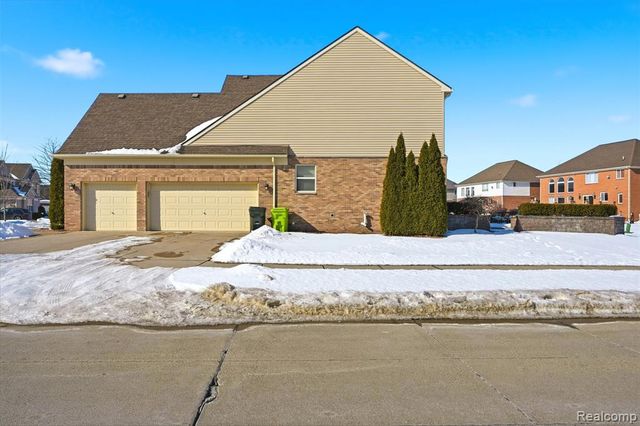 42575 Silverwood Drive, Sterling Heights, MI 48314
