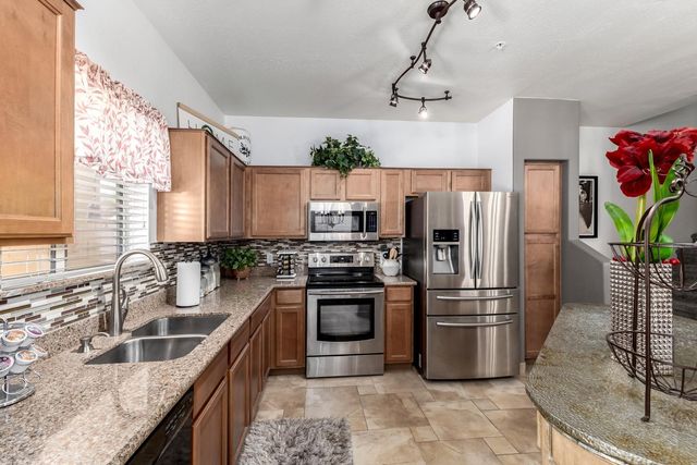 2250 E Deer Valley Road Unit 15, Phoenix, AZ 85024