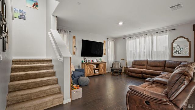 2382 Sheldon Dr, Fairfield, CA 94533