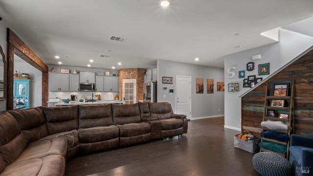 2382 Sheldon Dr, Fairfield, CA 94533