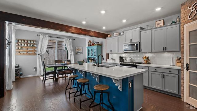 2382 Sheldon Dr, Fairfield, CA 94533