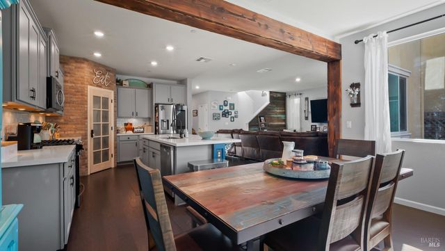 2382 Sheldon Dr, Fairfield, CA 94533