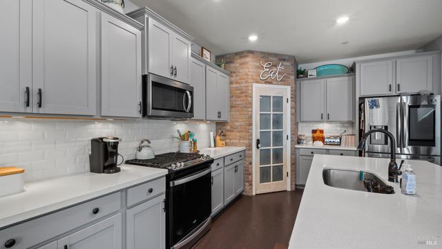 2382 Sheldon Dr, Fairfield, CA 94533