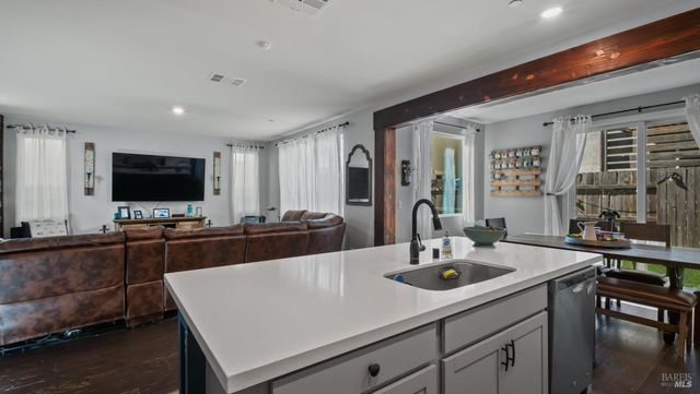 2382 Sheldon Dr, Fairfield, CA 94533