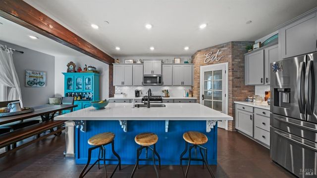 2382 Sheldon Dr, Fairfield, CA 94533