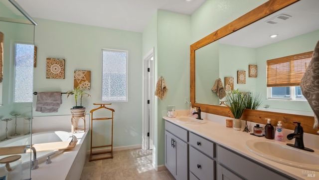 2382 Sheldon Dr, Fairfield, CA 94533