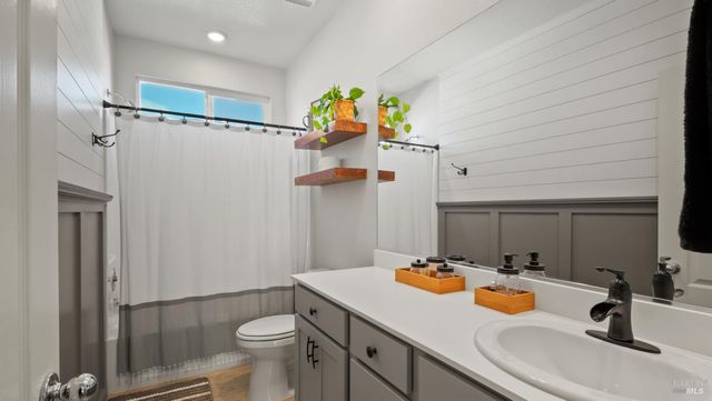 2382 Sheldon Dr, Fairfield, CA 94533