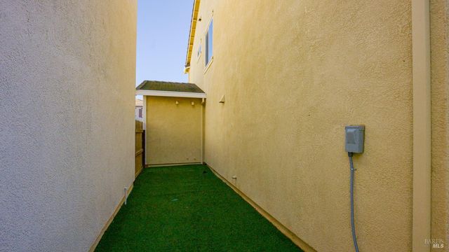 2382 Sheldon Dr, Fairfield, CA 94533