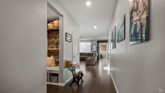 2382 Sheldon Dr, Fairfield, CA 94533