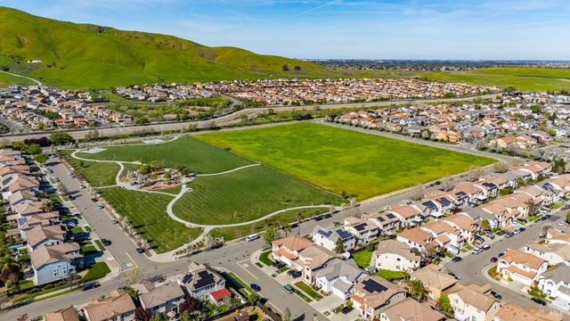 2382 Sheldon Dr, Fairfield, CA 94533