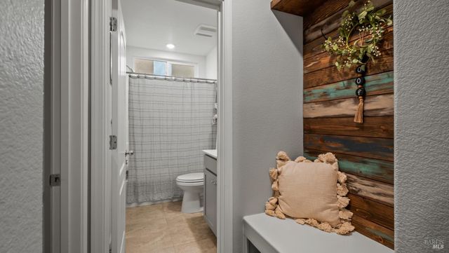 2382 Sheldon Dr, Fairfield, CA 94533