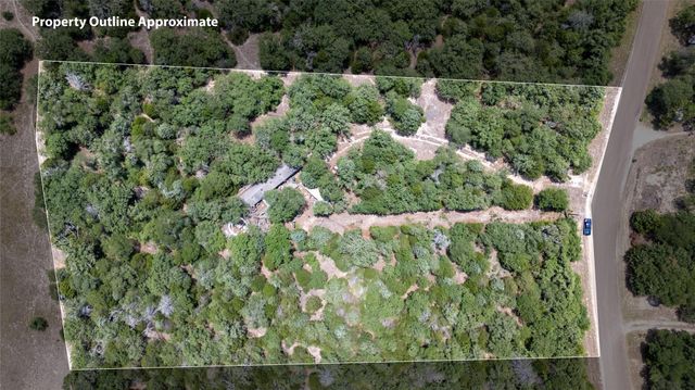 642 Hidden Oaks DR, Elgin, TX 78621