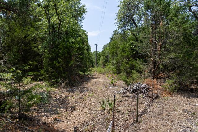 642 Hidden Oaks DR, Elgin, TX 78621