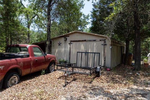 642 Hidden Oaks DR, Elgin, TX 78621