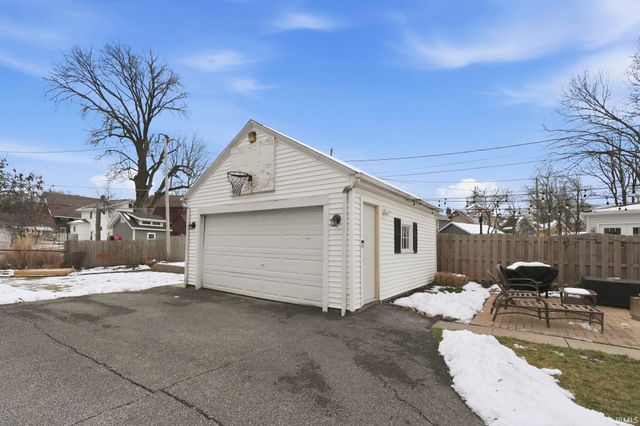 1216 Maxine Drive, Fort Wayne, IN 46807