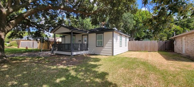 7409 Valeda Drive, Deer Park, TX 77536