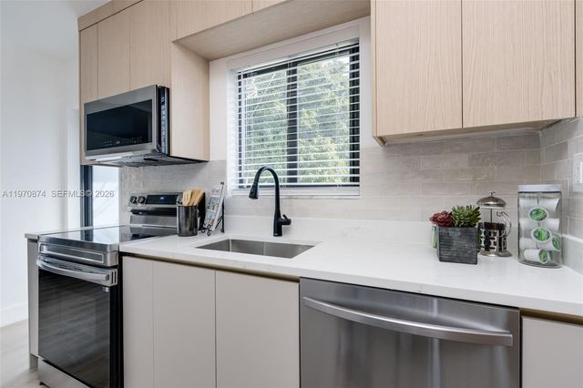 16049 NE 9th PL, North Miami Beach, FL 33162