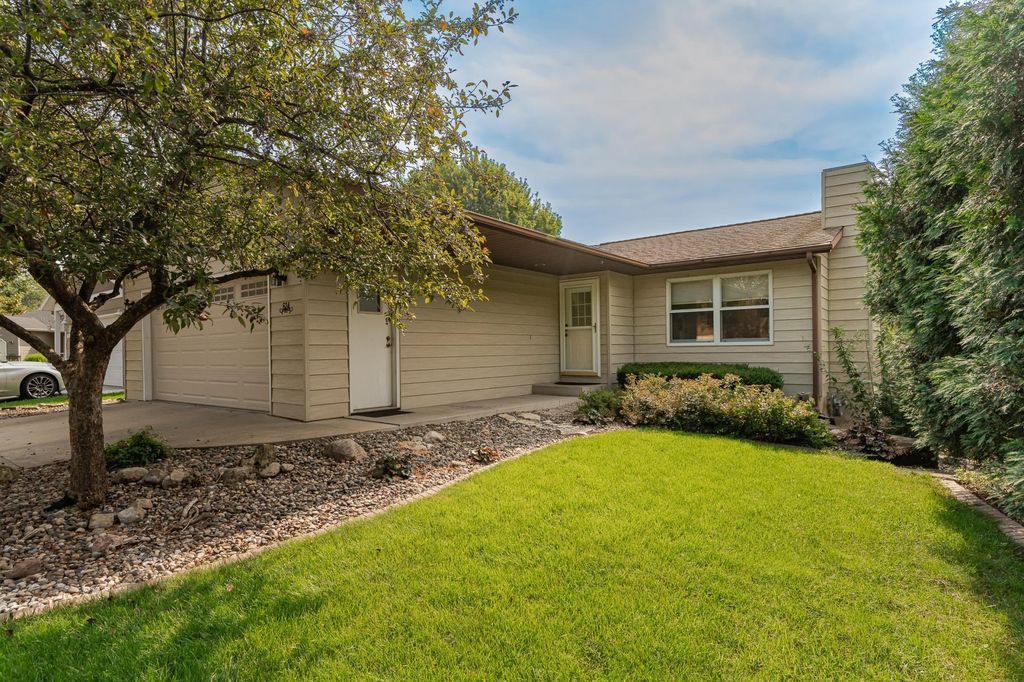 624 33rd Street Lane NW, Rochester, MN 55901
