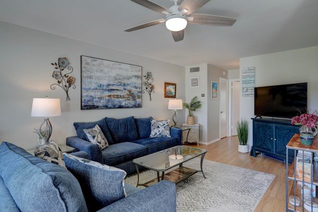 32 Pine Arbor Lane 205, Vero Beach, FL 32962