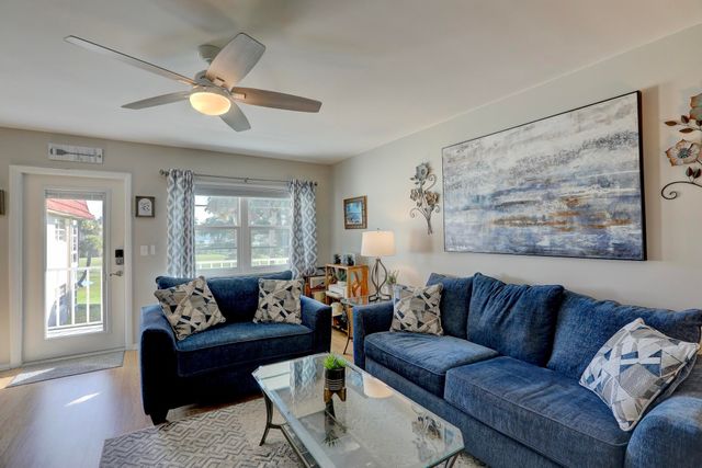 32 Pine Arbor Lane 205, Vero Beach, FL 32962