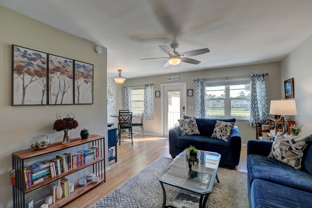 32 Pine Arbor Lane 205, Vero Beach, FL 32962