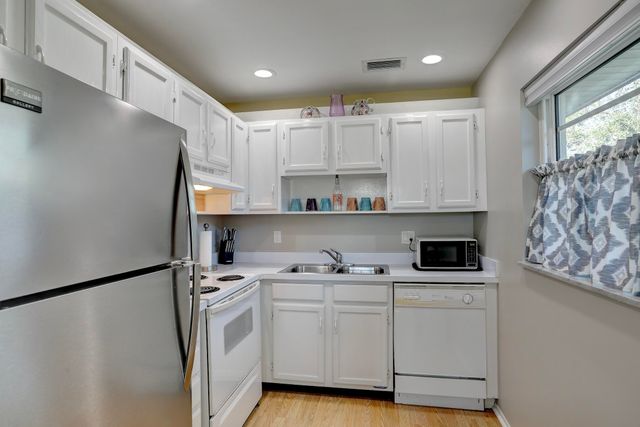 32 Pine Arbor Lane 205, Vero Beach, FL 32962