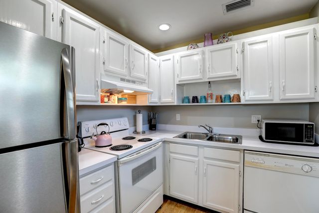 32 Pine Arbor Lane 205, Vero Beach, FL 32962