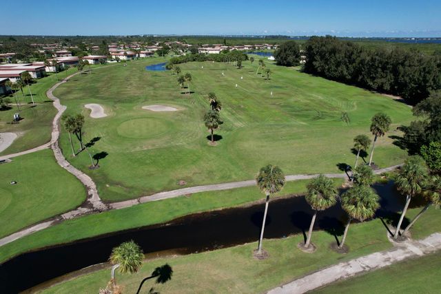 32 Pine Arbor Lane 205, Vero Beach, FL 32962