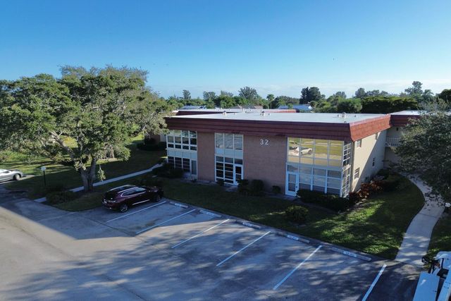 32 Pine Arbor Lane 205, Vero Beach, FL 32962