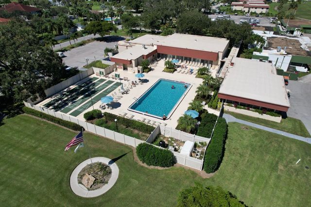 32 Pine Arbor Lane 205, Vero Beach, FL 32962