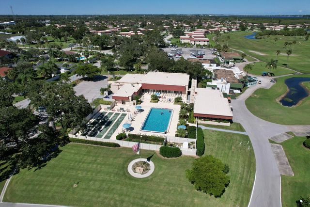 32 Pine Arbor Lane 205, Vero Beach, FL 32962