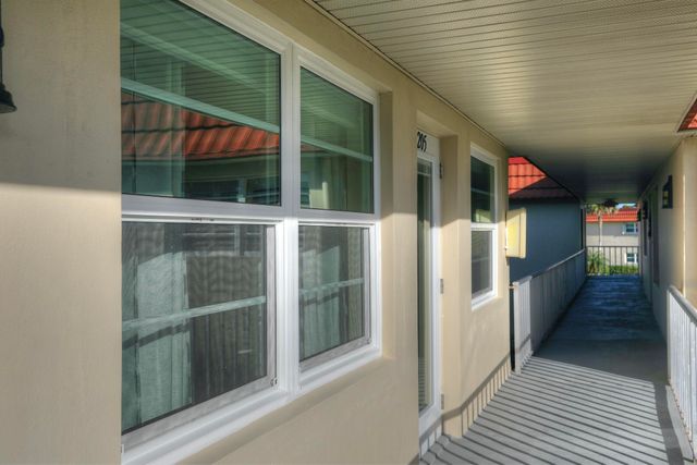 32 Pine Arbor Lane 205, Vero Beach, FL 32962