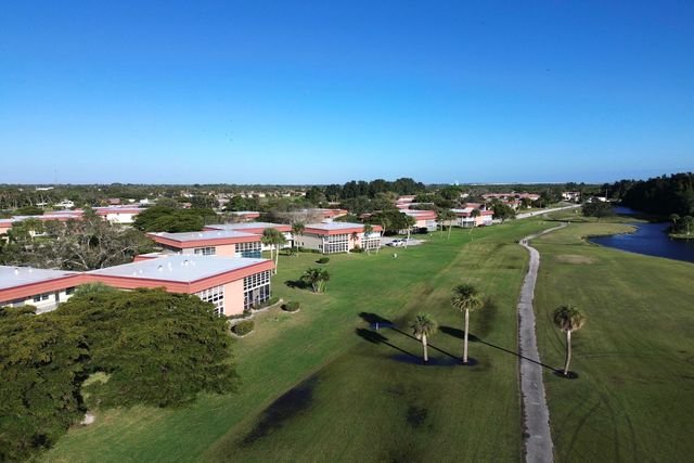 32 Pine Arbor Lane 205, Vero Beach, FL 32962