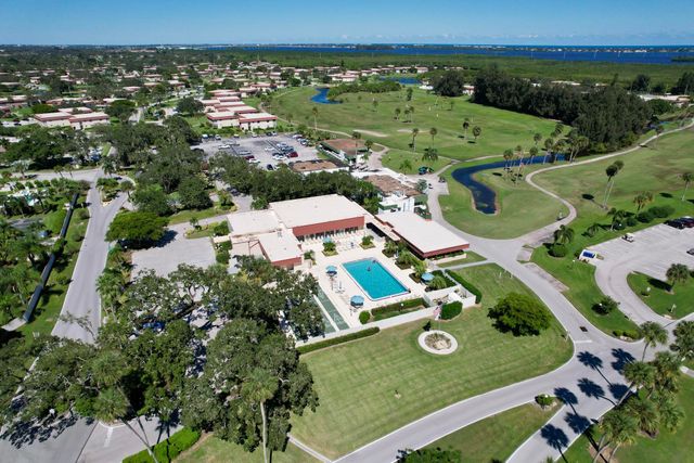 32 Pine Arbor Lane 205, Vero Beach, FL 32962