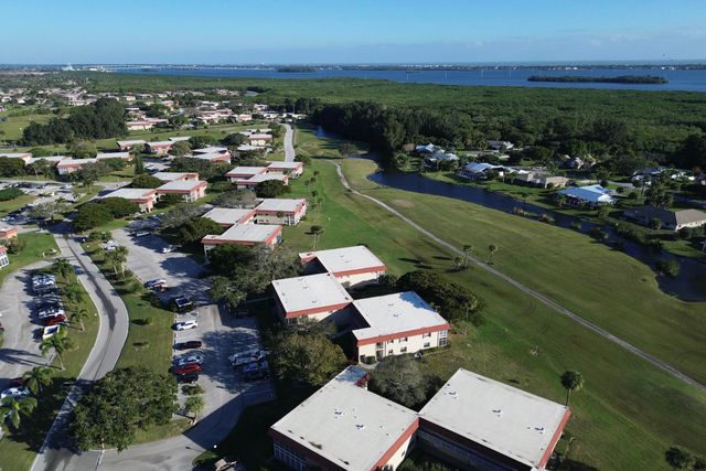 32 Pine Arbor Lane 205, Vero Beach, FL 32962