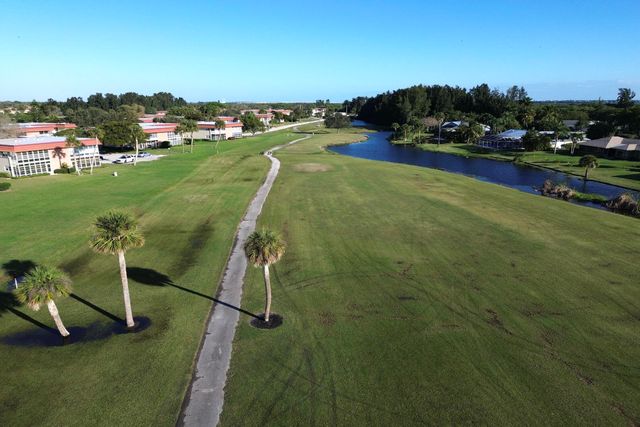 32 Pine Arbor Lane 205, Vero Beach, FL 32962