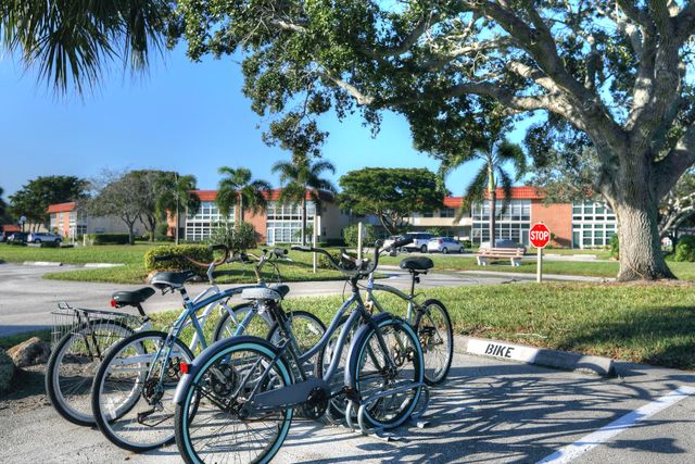 32 Pine Arbor Lane 205, Vero Beach, FL 32962